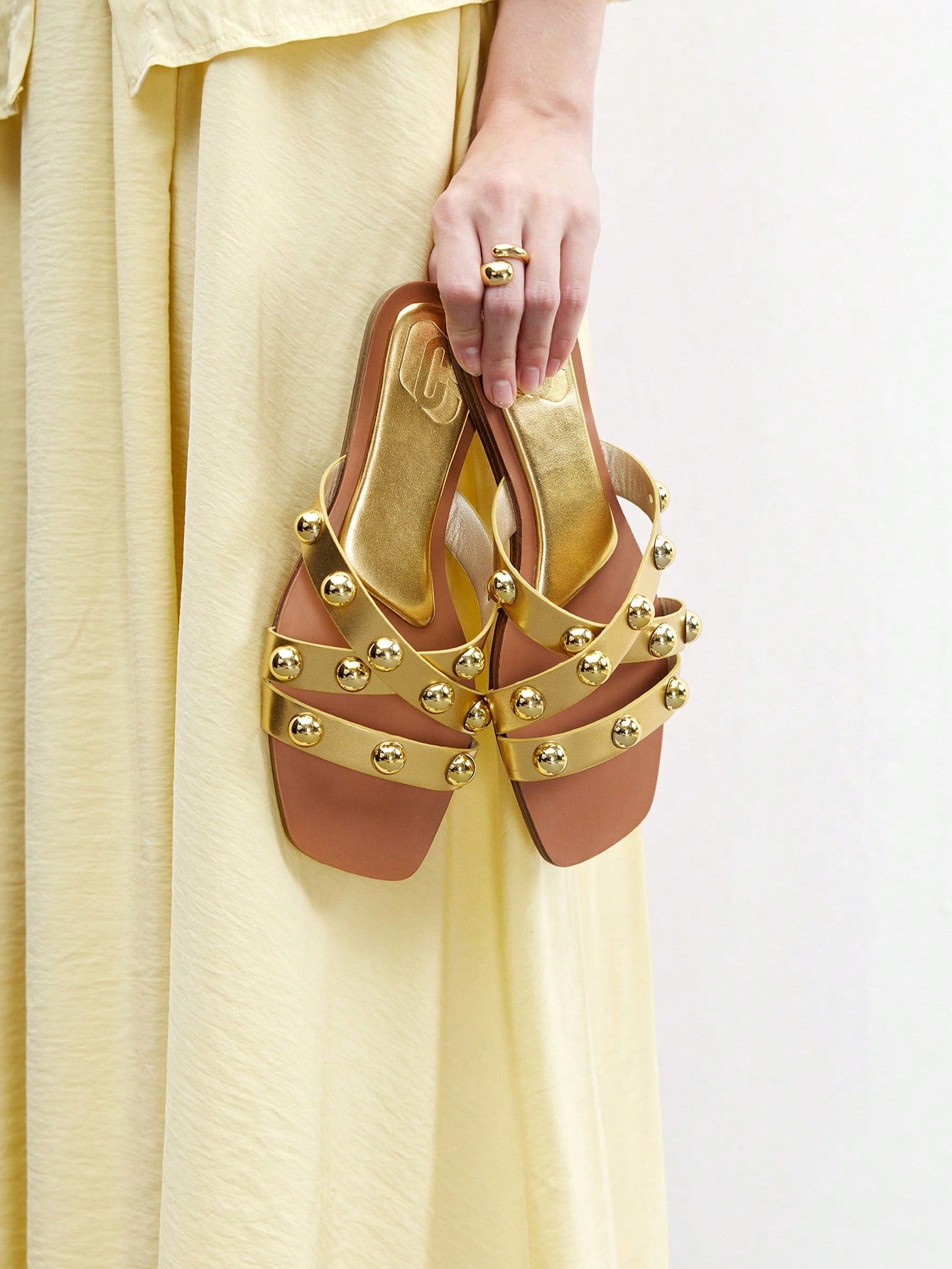 Sandalias doradas ✨